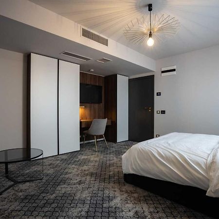 Hotel Cristal كلوج-نابوكا المظهر الخارجي الصورة