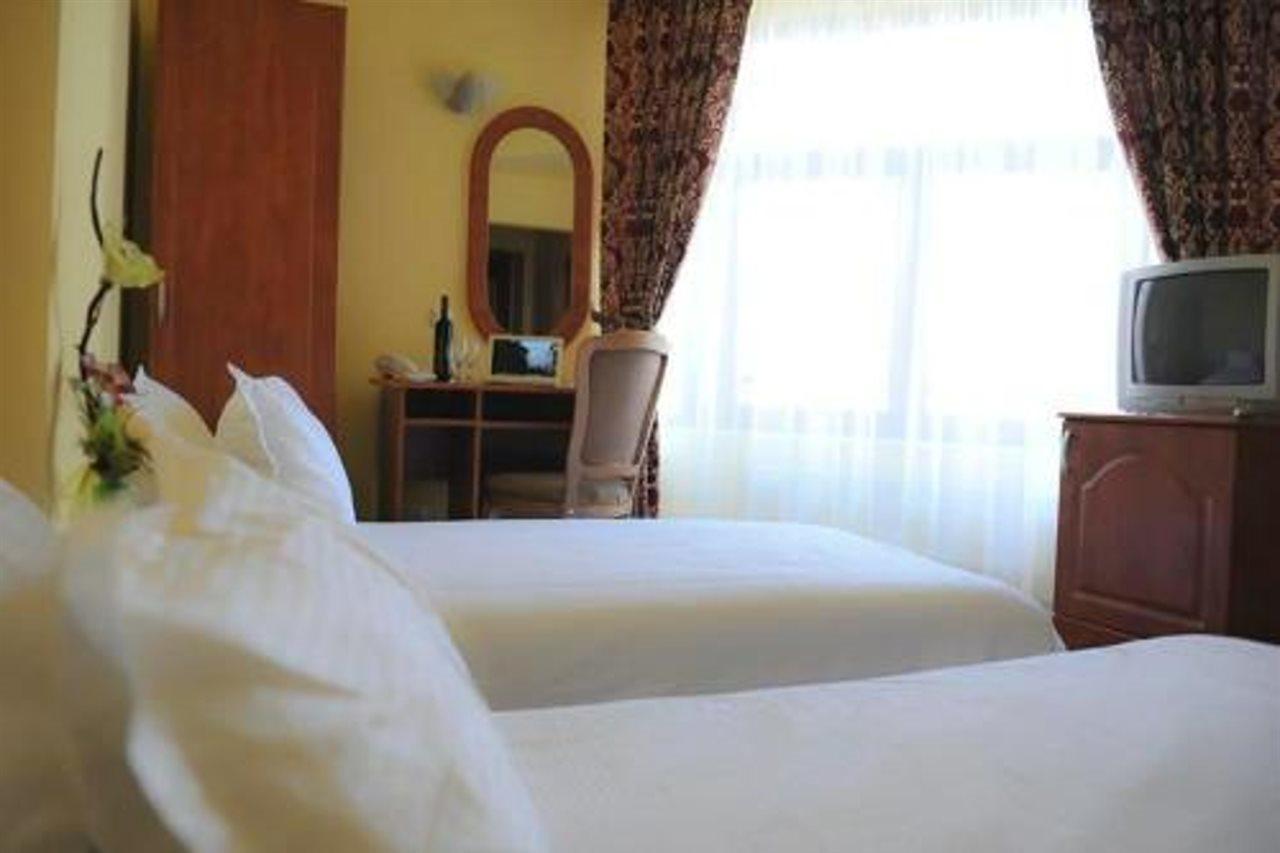 Hotel Cristal كلوج-نابوكا المظهر الخارجي الصورة